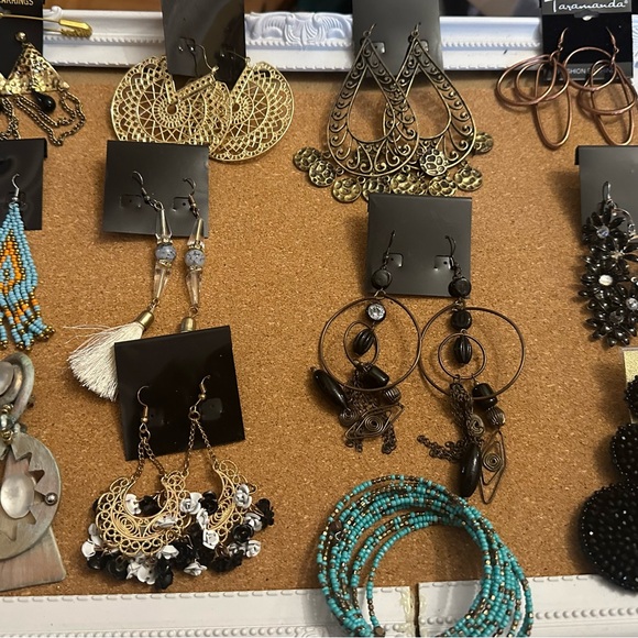 Lot of 30 random jewlry new and vintage mixed ALL WEARABLE Resellers - Picture 7 of 8